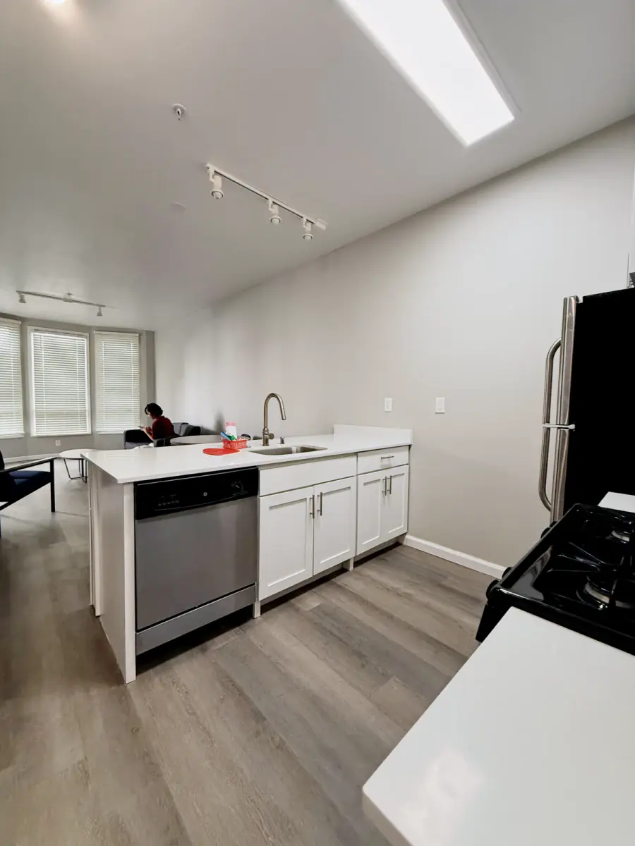 3 Rooms view 1