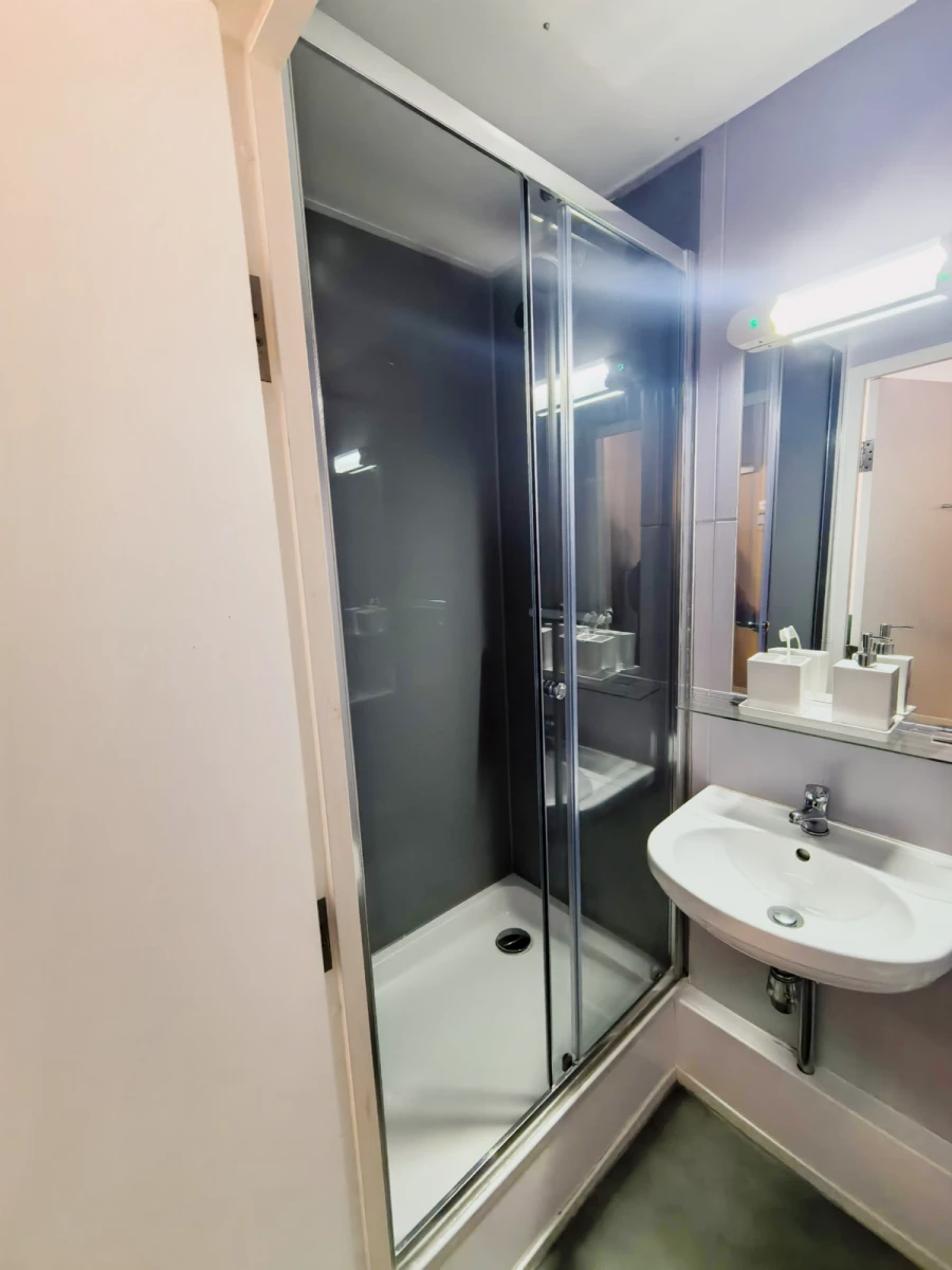 Platinum En Suite