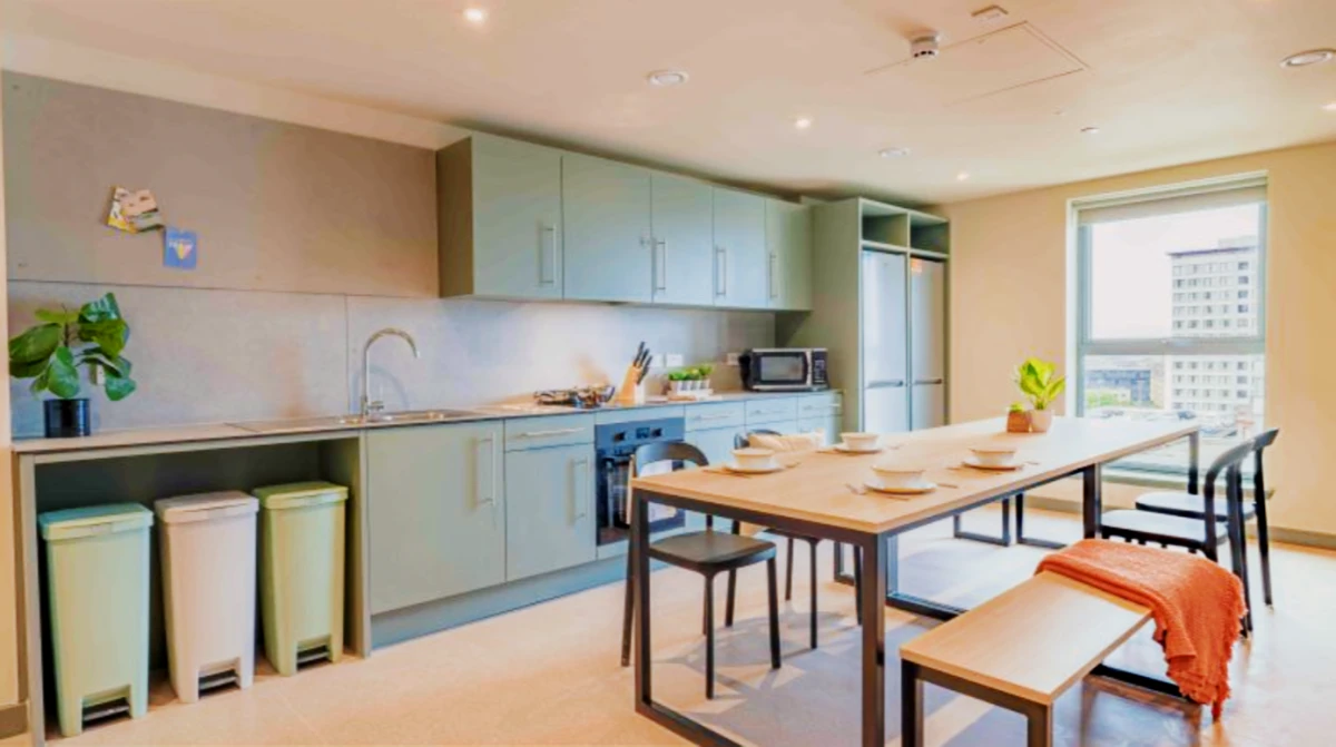 iQ Cullen House