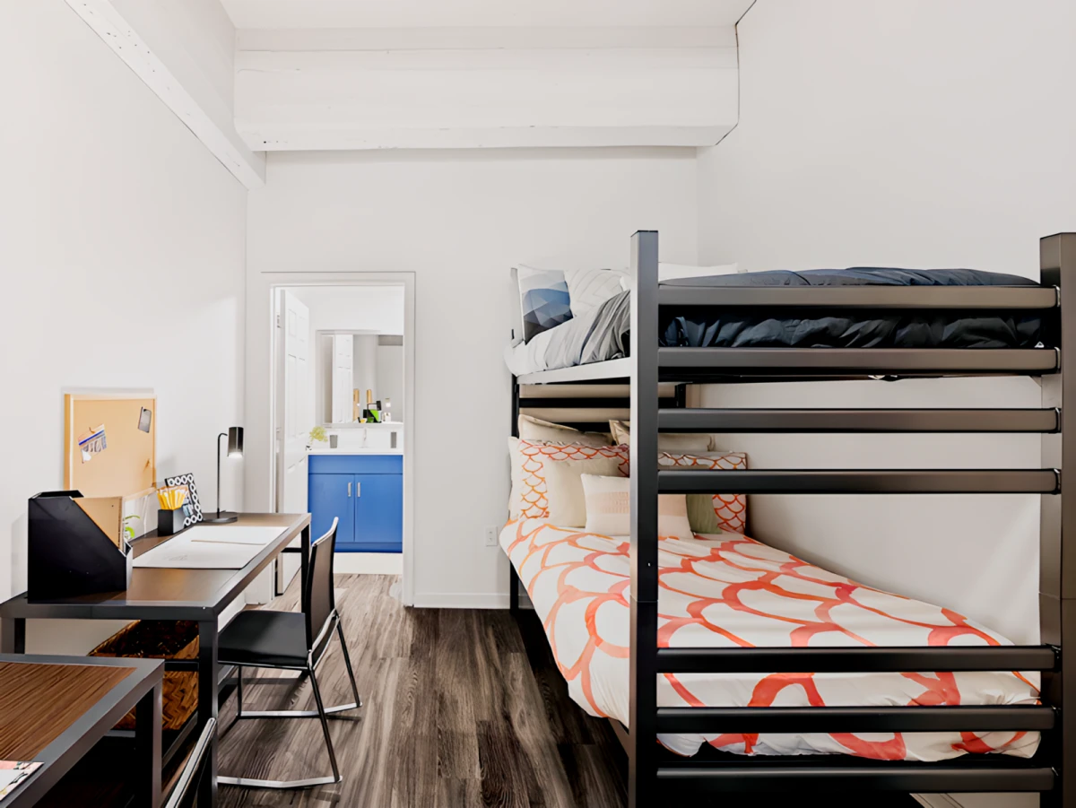 2 Rooms view 3