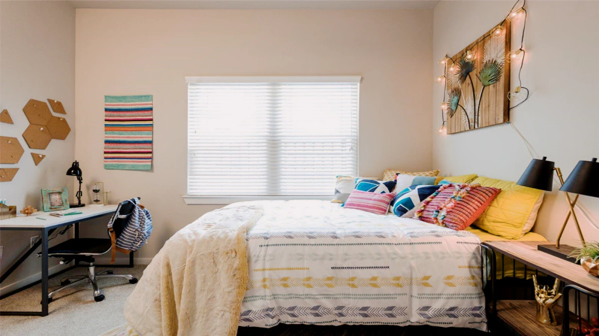 4 Rooms view 2