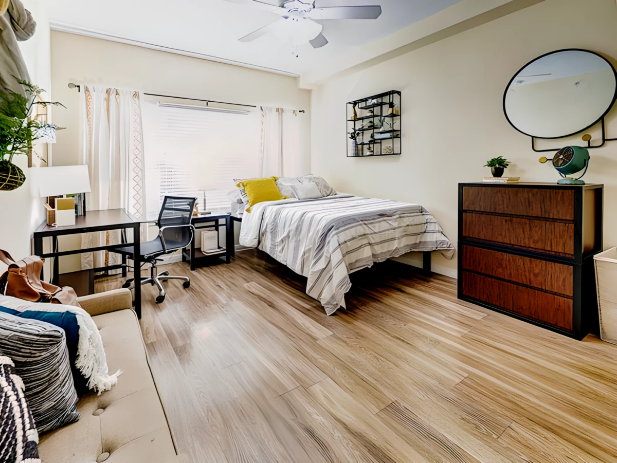 5 Rooms view 1