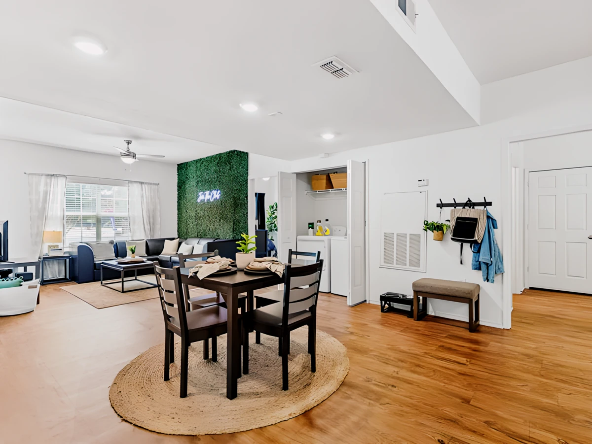 University Club Apartments