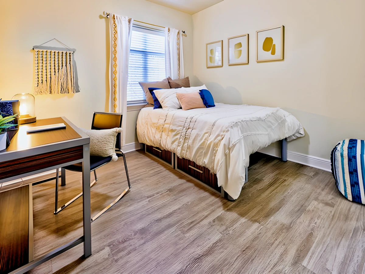 4 Rooms view 1