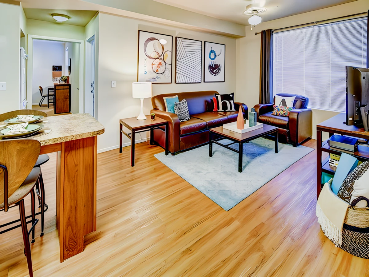 4 Bed - 4 Bath
