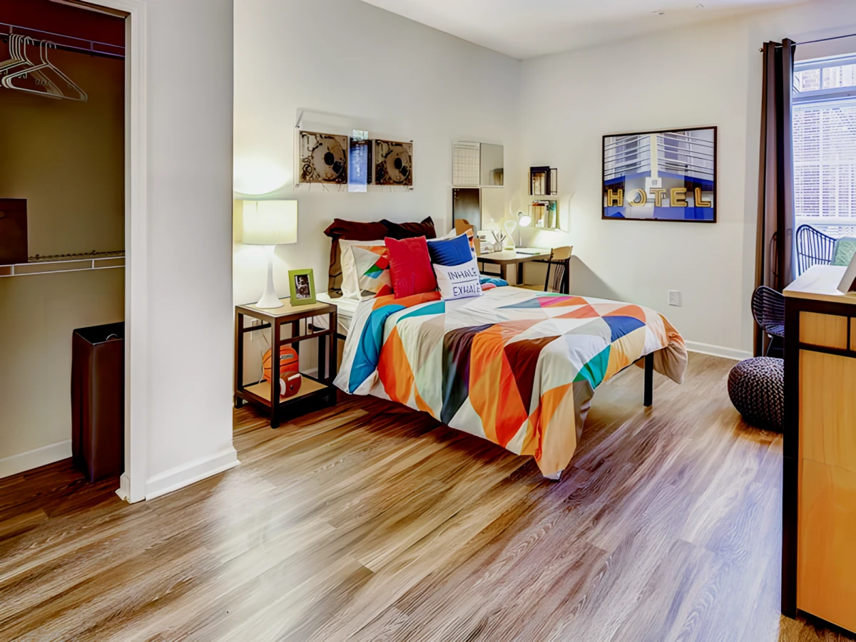 3 Rooms view 2