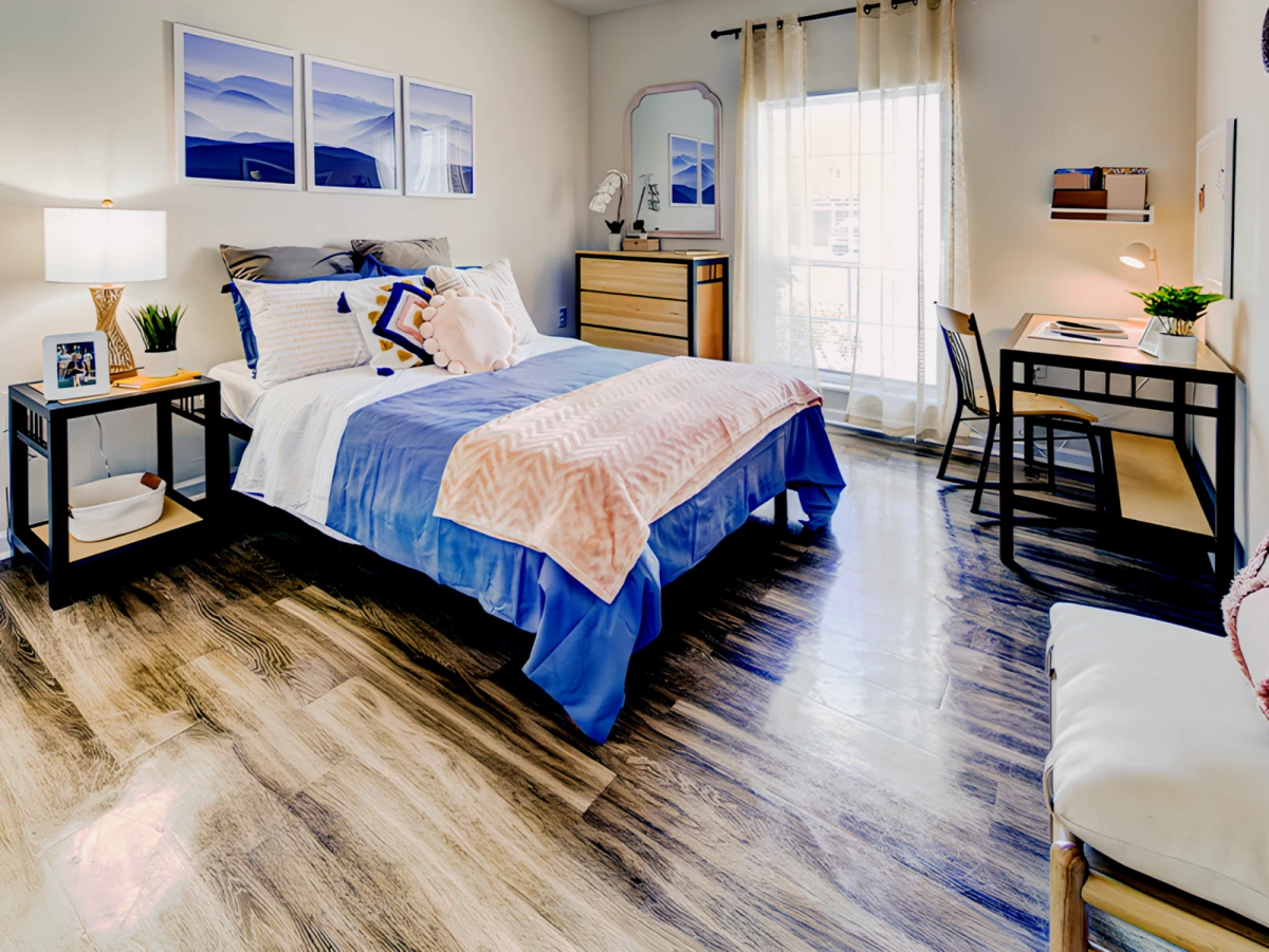4 Rooms view 1