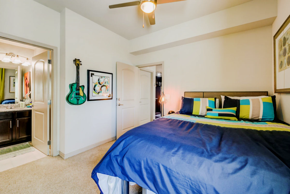 2 Rooms view 1