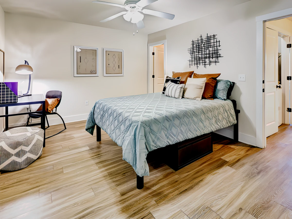 4 Rooms view 1