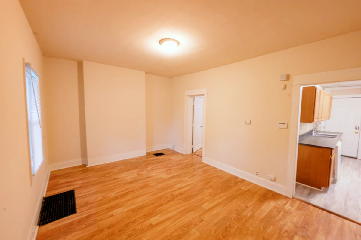 3 Rooms view 1