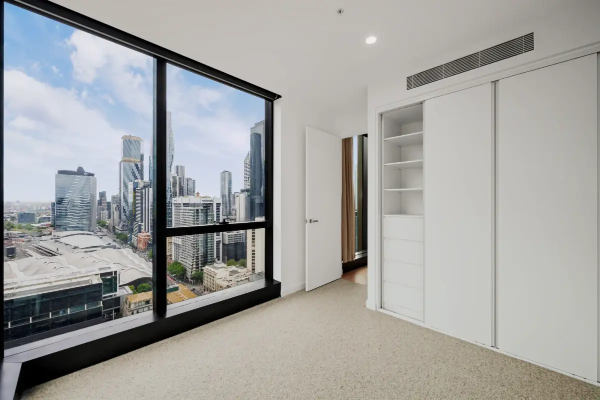 3 Rooms view 2