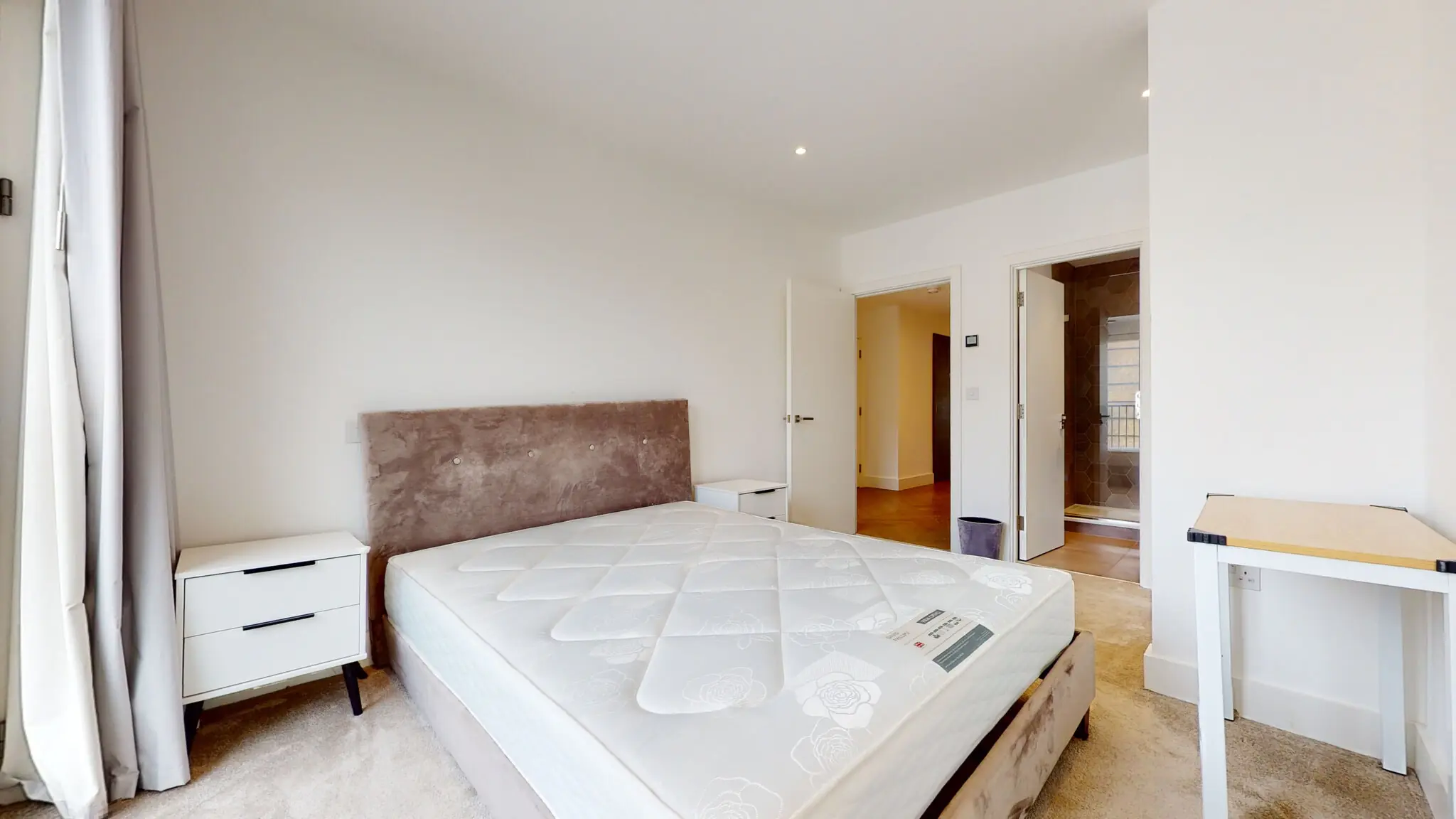 2 Rooms view 1
