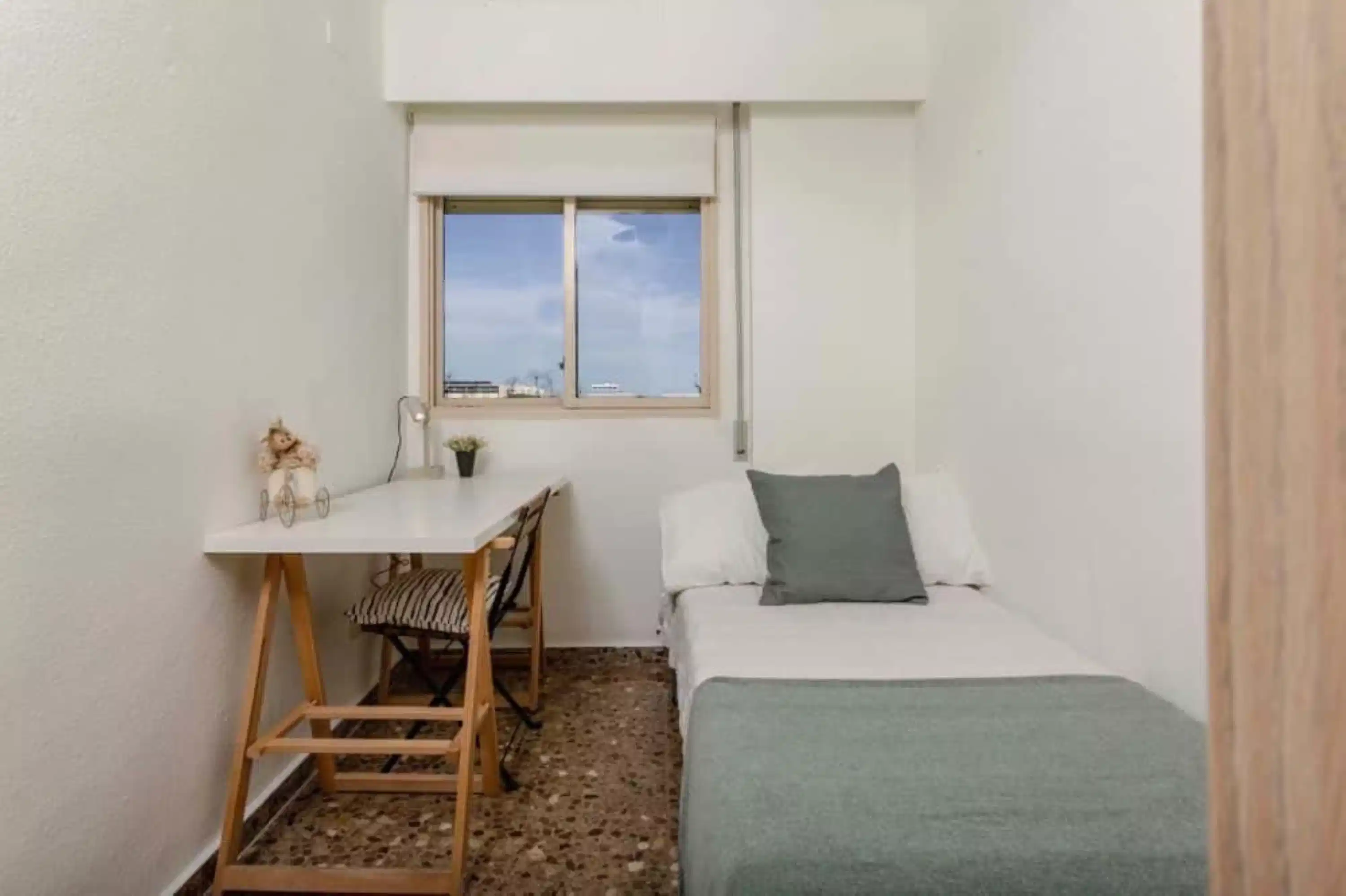 #180401: Rooms view 1