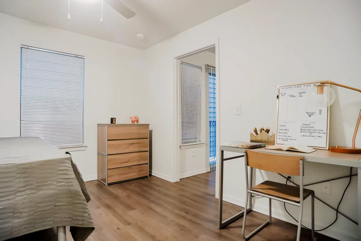 2 Rooms view 1