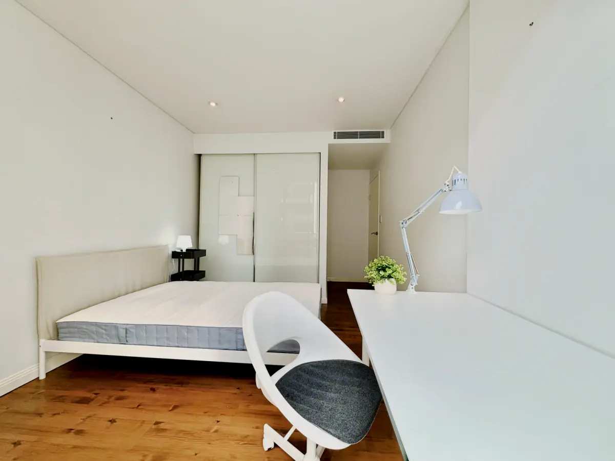 3 Rooms view 1