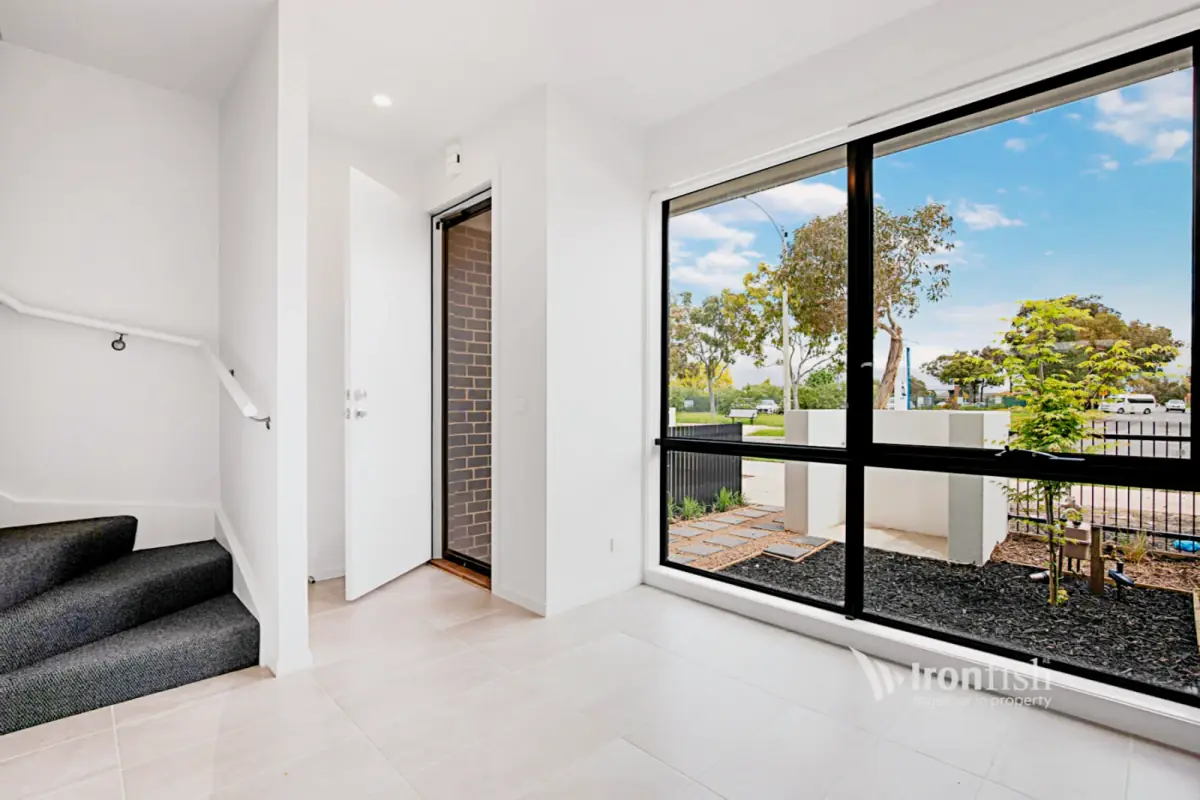 2 Rooms view 1