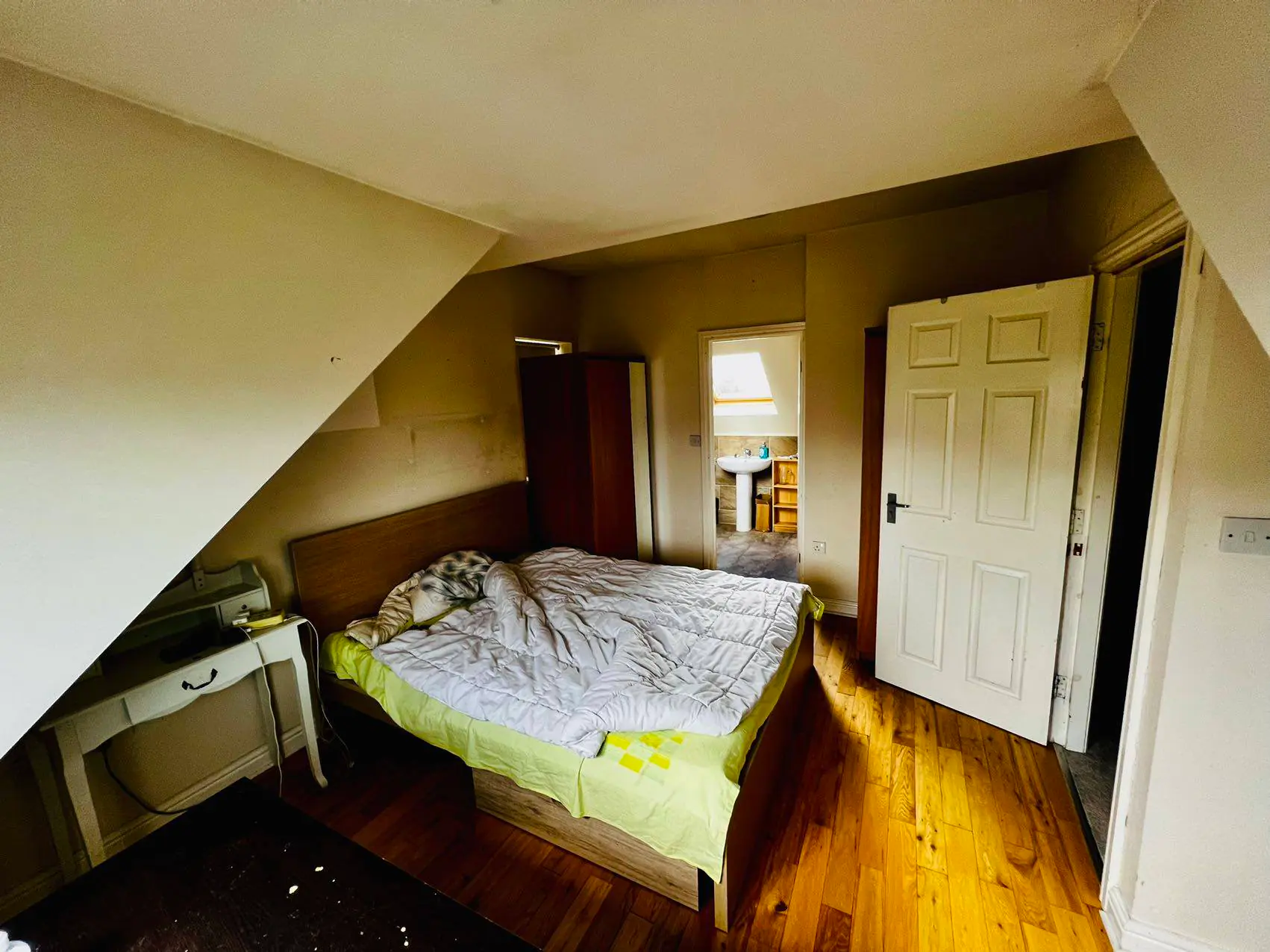 2 Rooms view 1