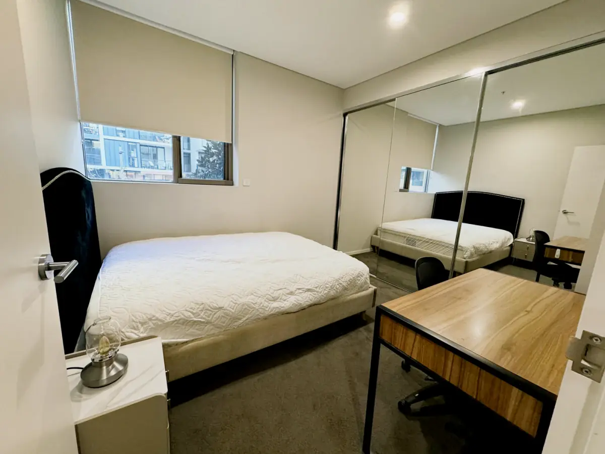 3 Rooms view 1