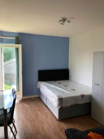 2 Rooms view 1