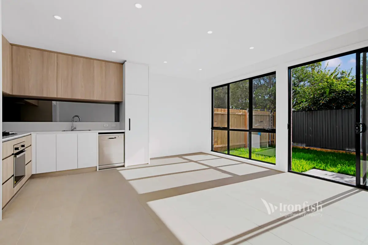 3 Rooms view 1