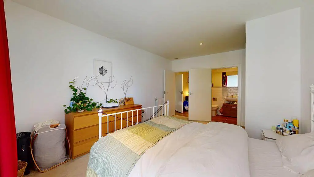 2 Rooms view 1