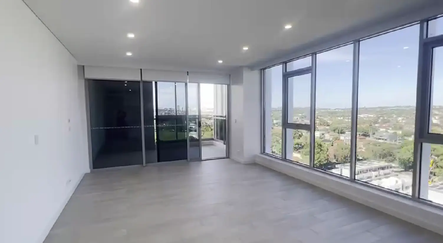 4 Rooms view 2