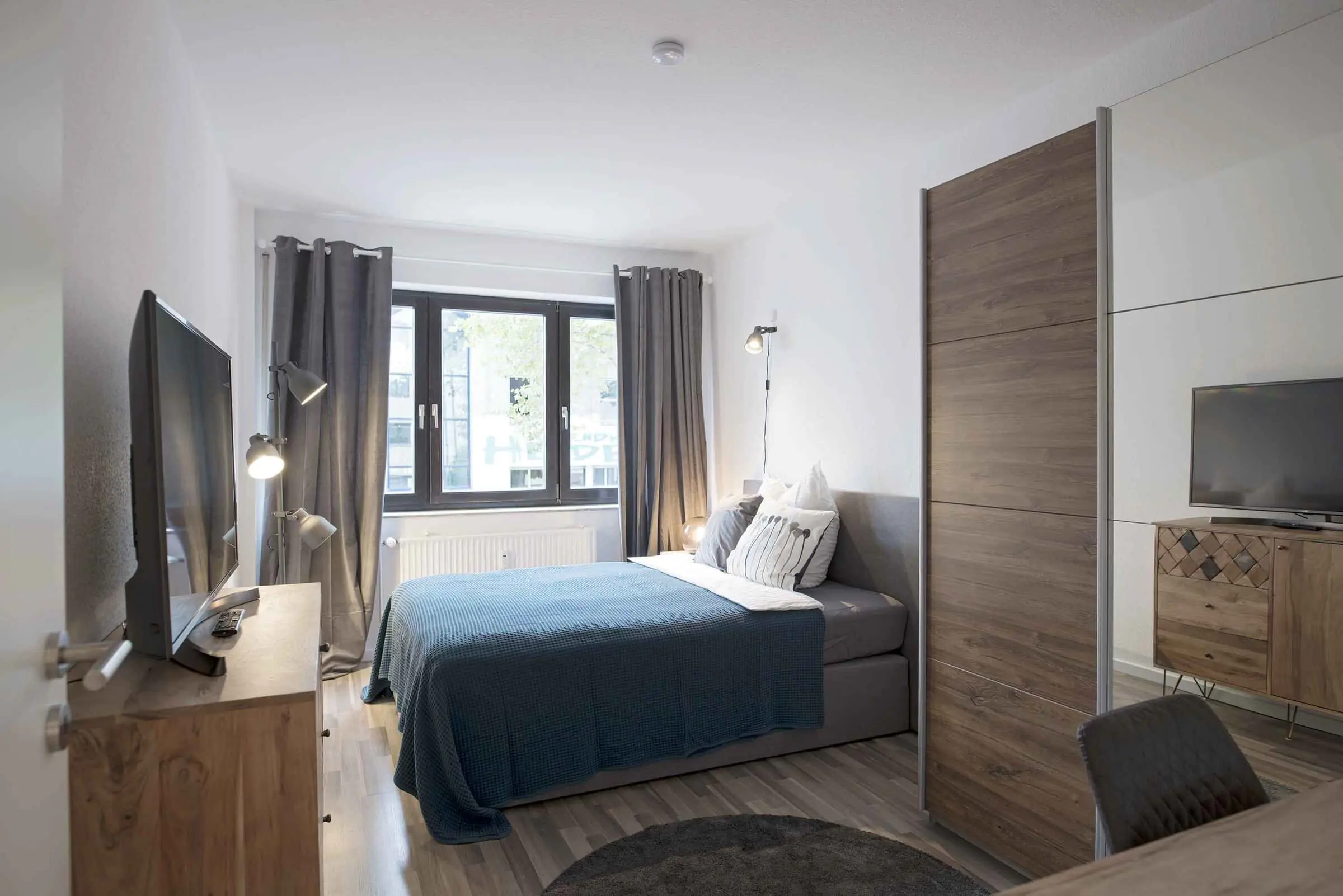 Zimmer Rooms view 1
