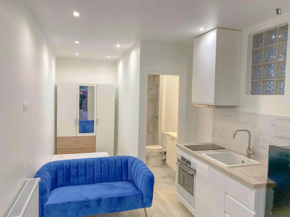 studio near Rue de Valenciennes