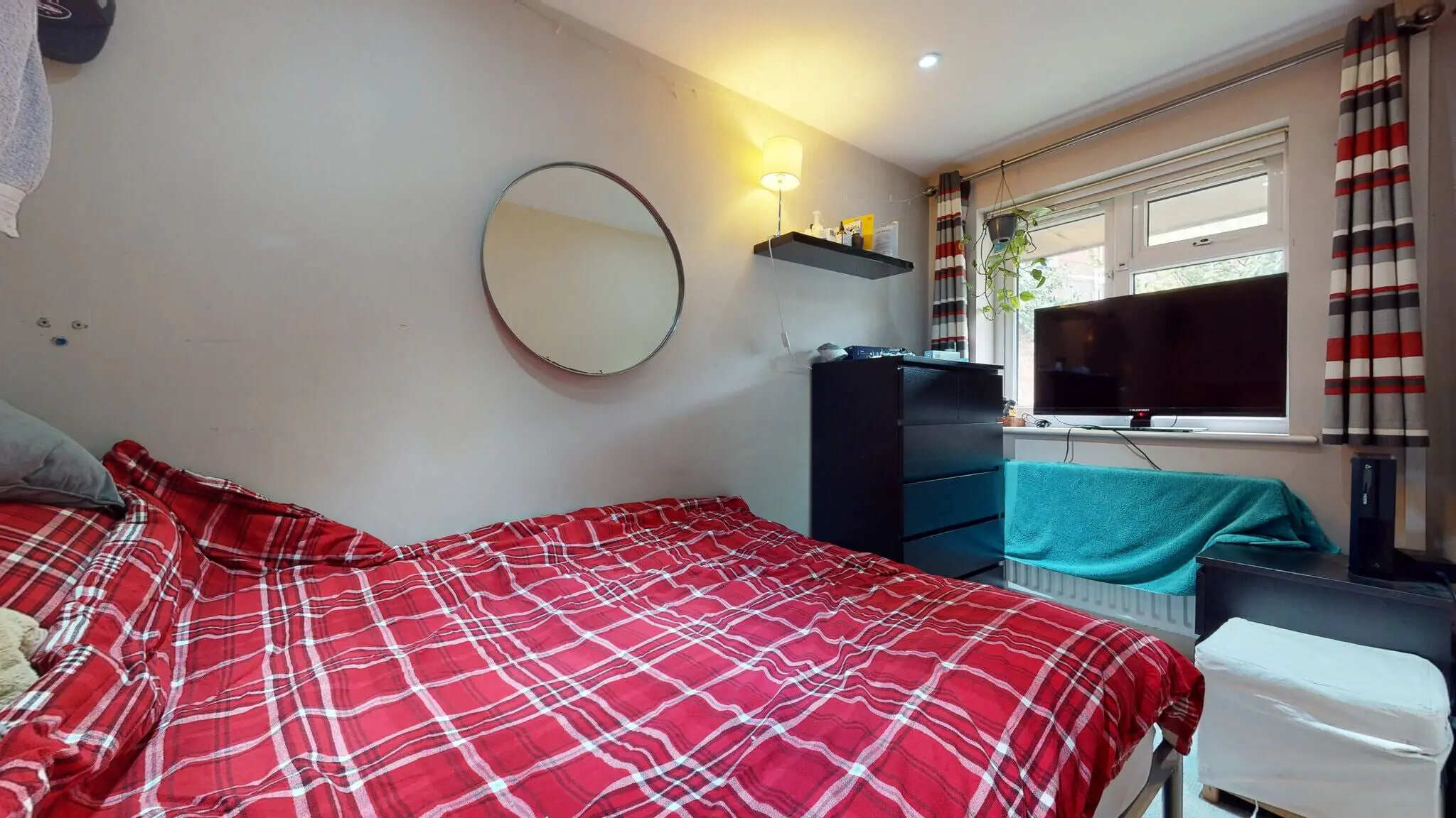 4 Rooms view 1