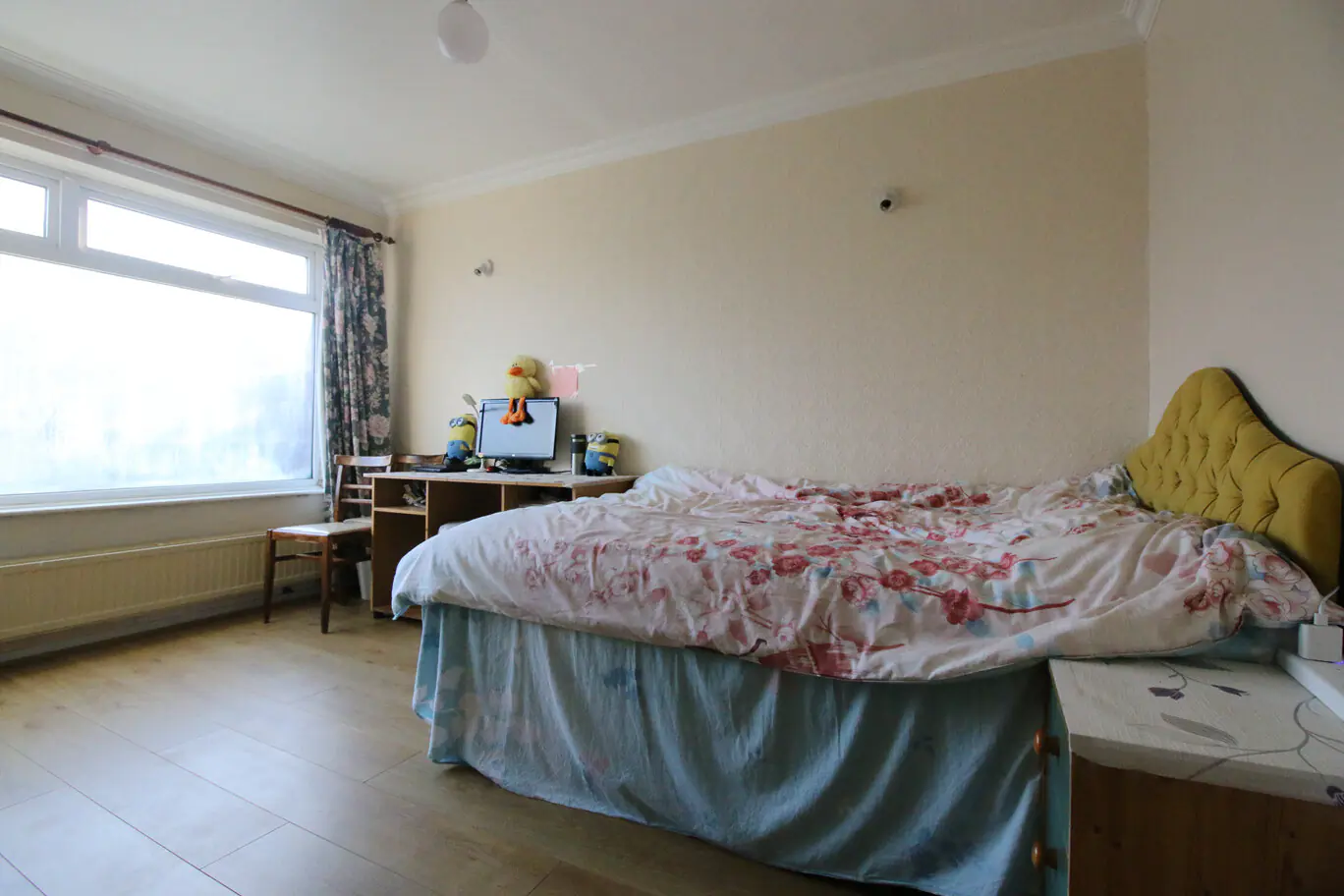 4 Rooms view 1