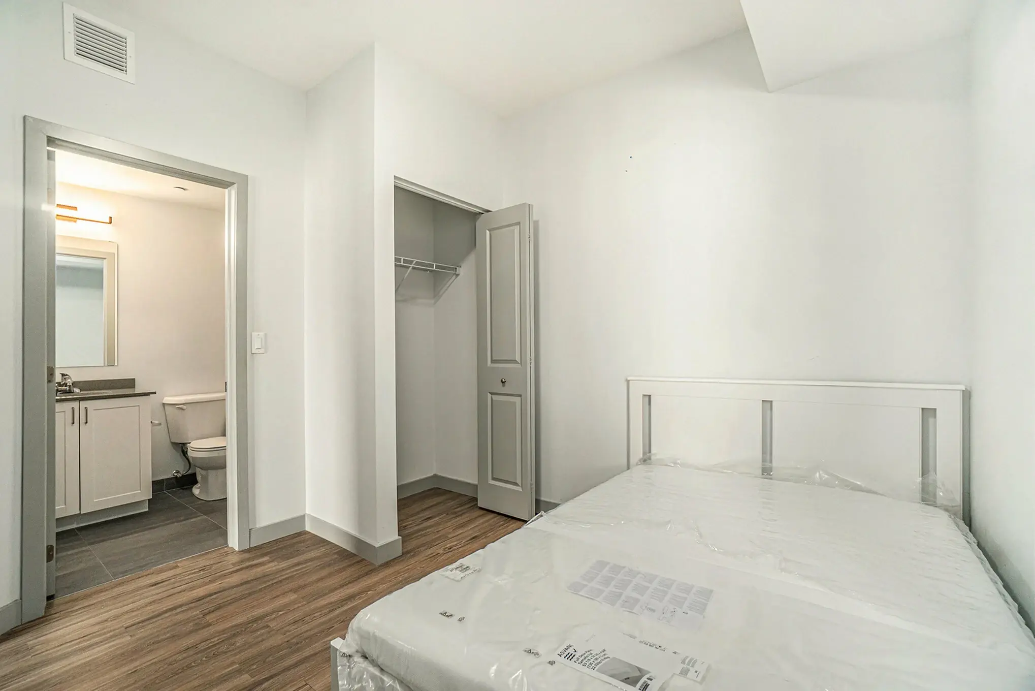 3 Rooms view 1