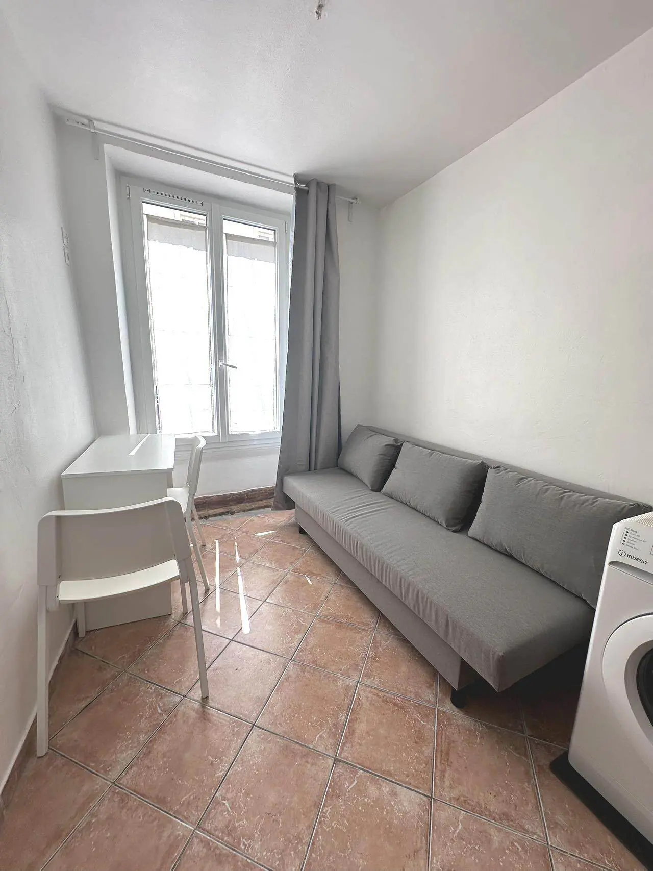 PARIS 11e·13m²·F1·Studio·With furniture