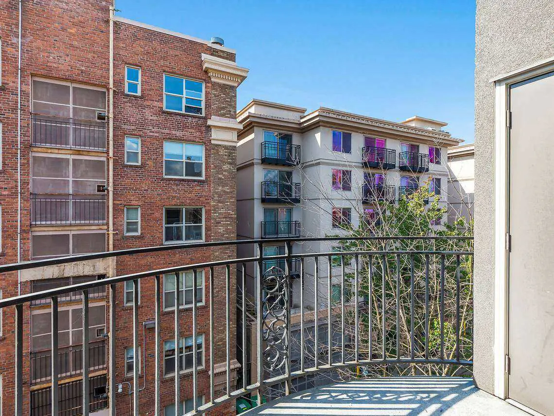 2 Rooms view 1