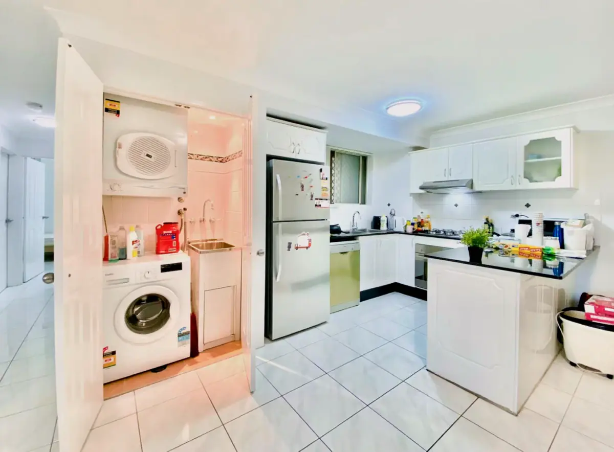 3 Rooms view 4