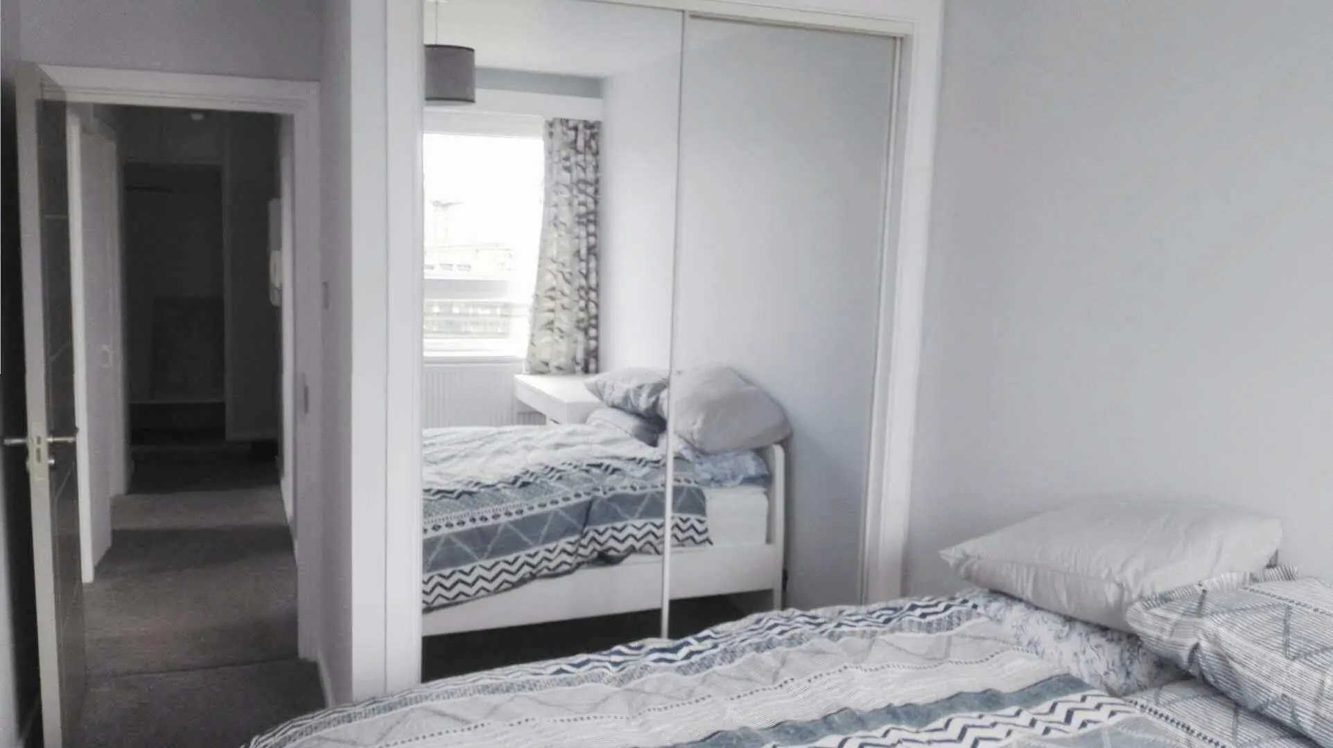2 Rooms view 1