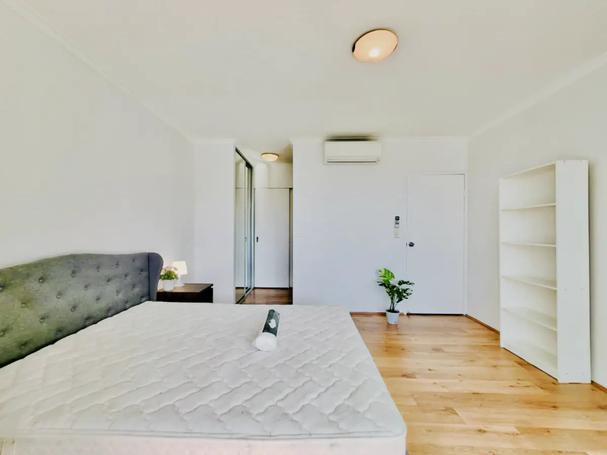 2 Rooms view 1
