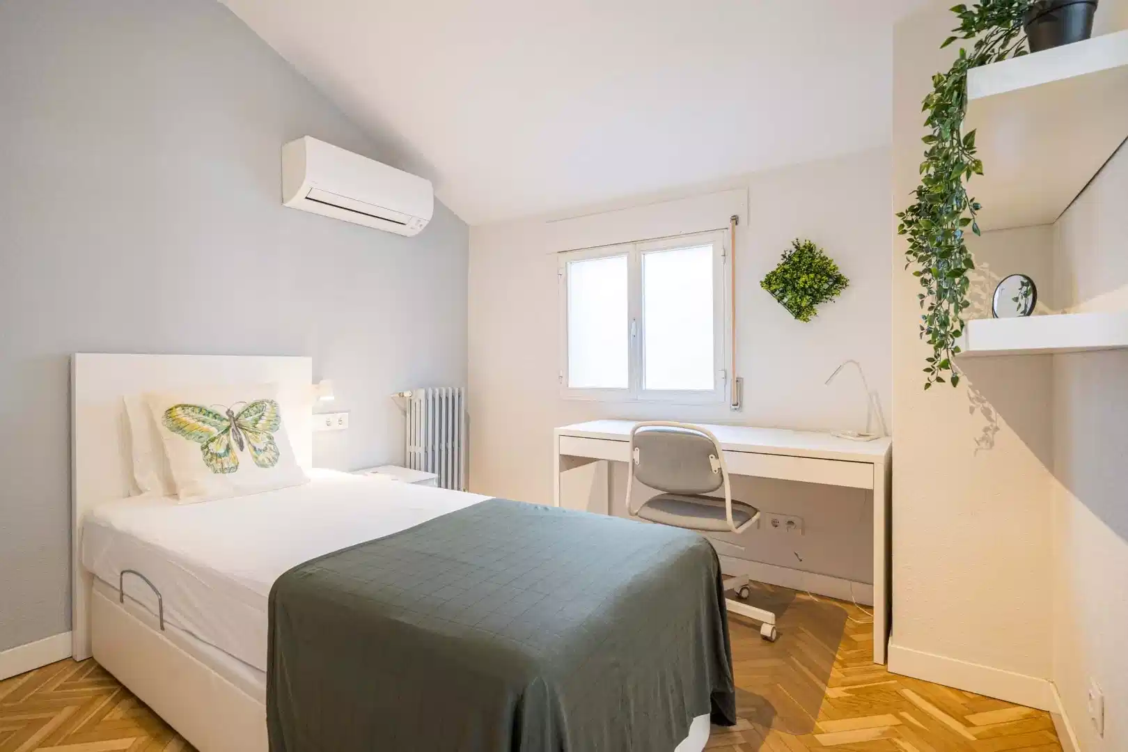 4 Rooms view 1