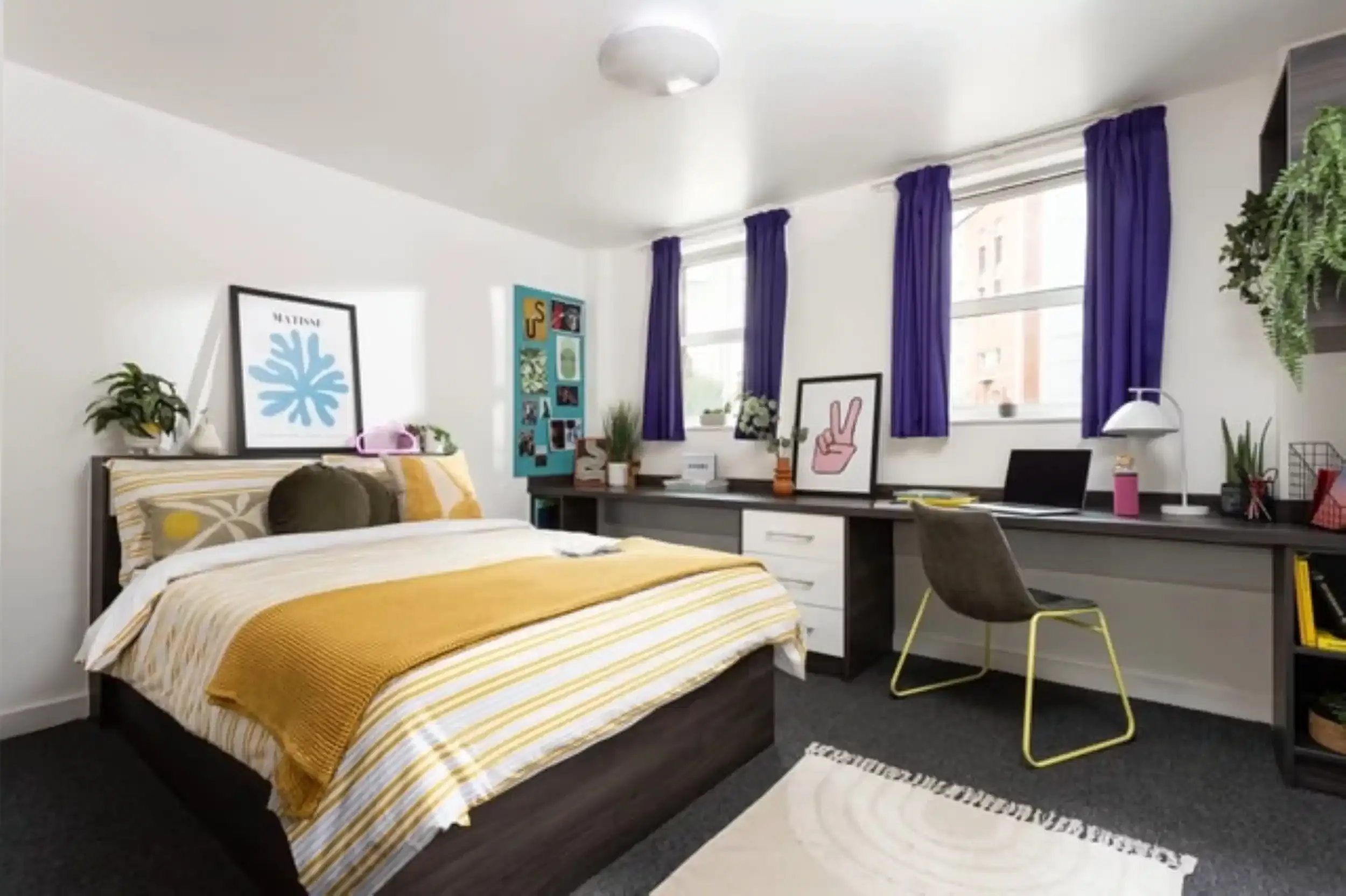 Extra Large High Double Ensuite - Bedroom