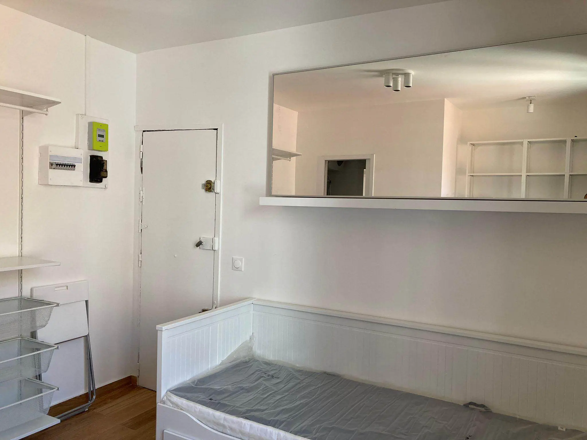 PARIS 11e·17m²·F1·Studio·With furniture
