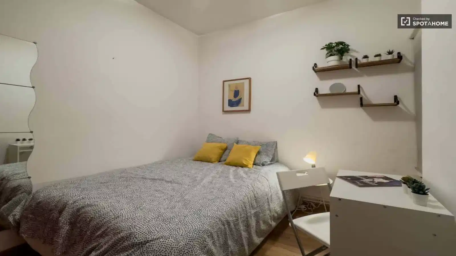 #174226: Room in a 5 Bedroom 2 Bathroom (Carrer De València) - Bedroom
