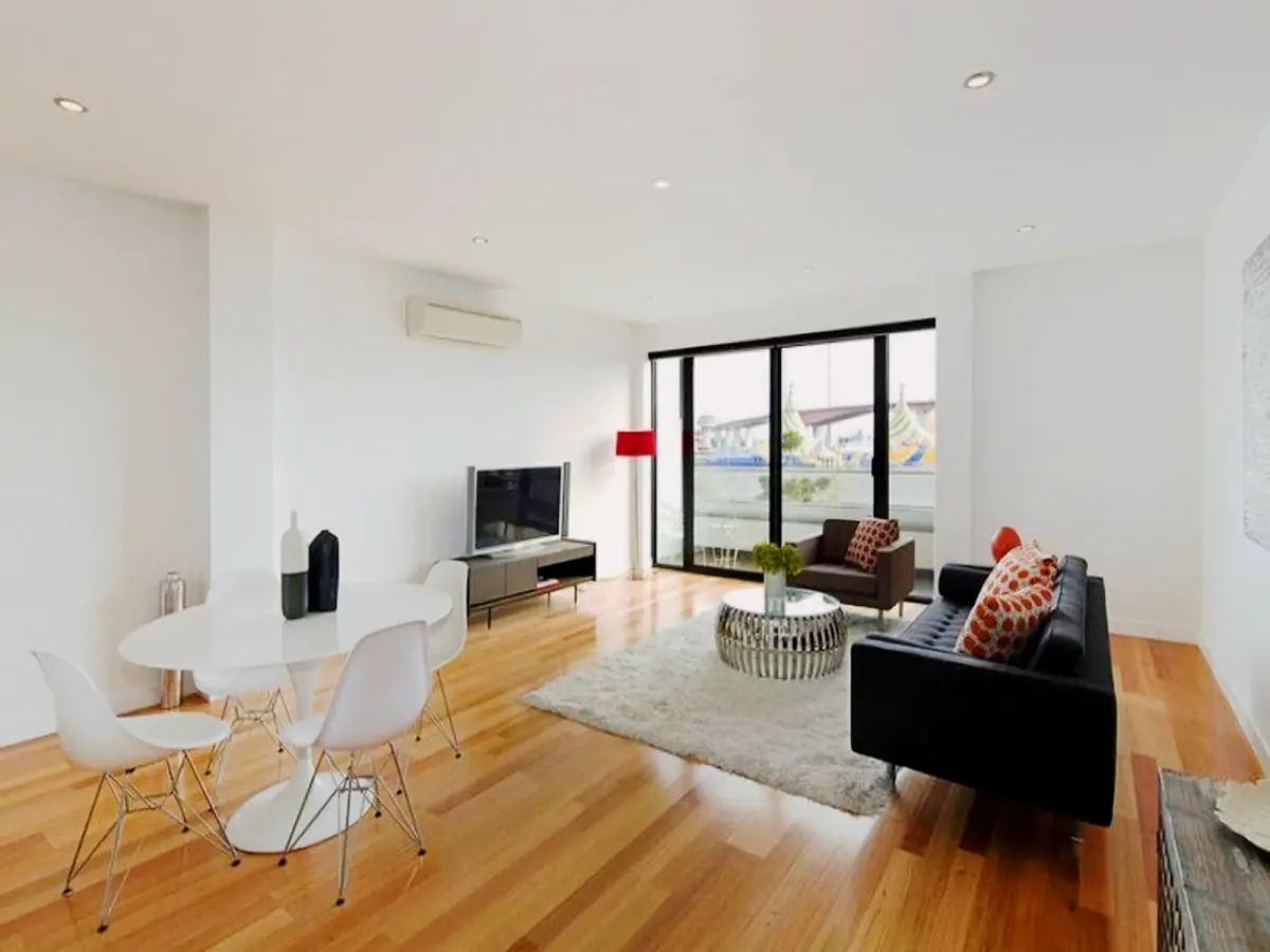3 Rooms view 1