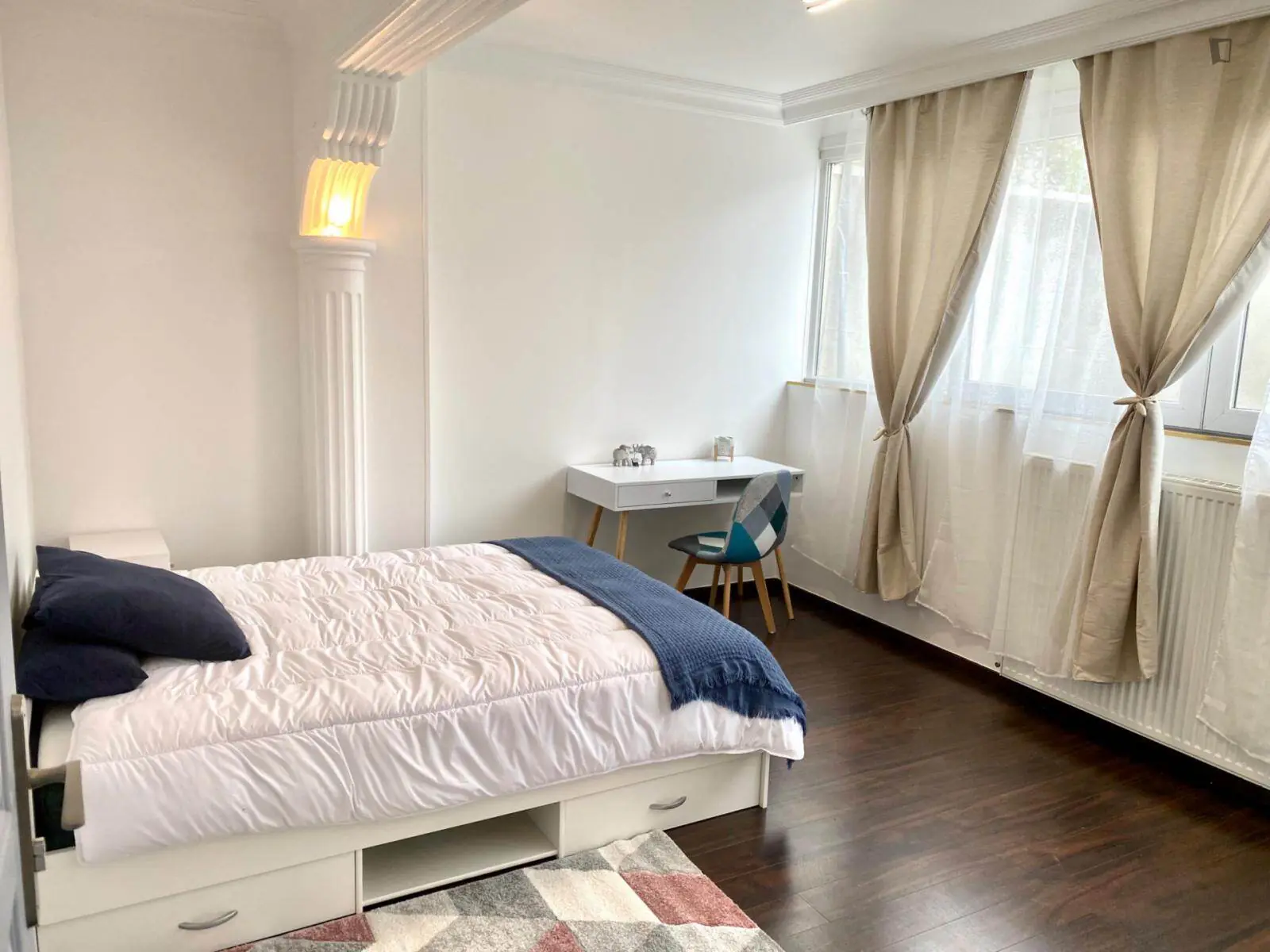 Spacious double bedroom in Rosny-sous-Bois