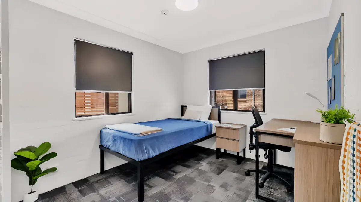 4 Rooms view 1