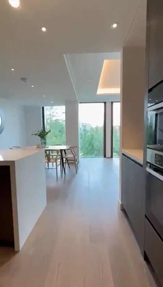 3 Rooms view 2