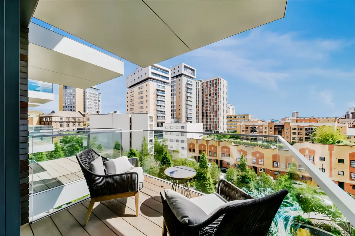 3 Rooms view 1