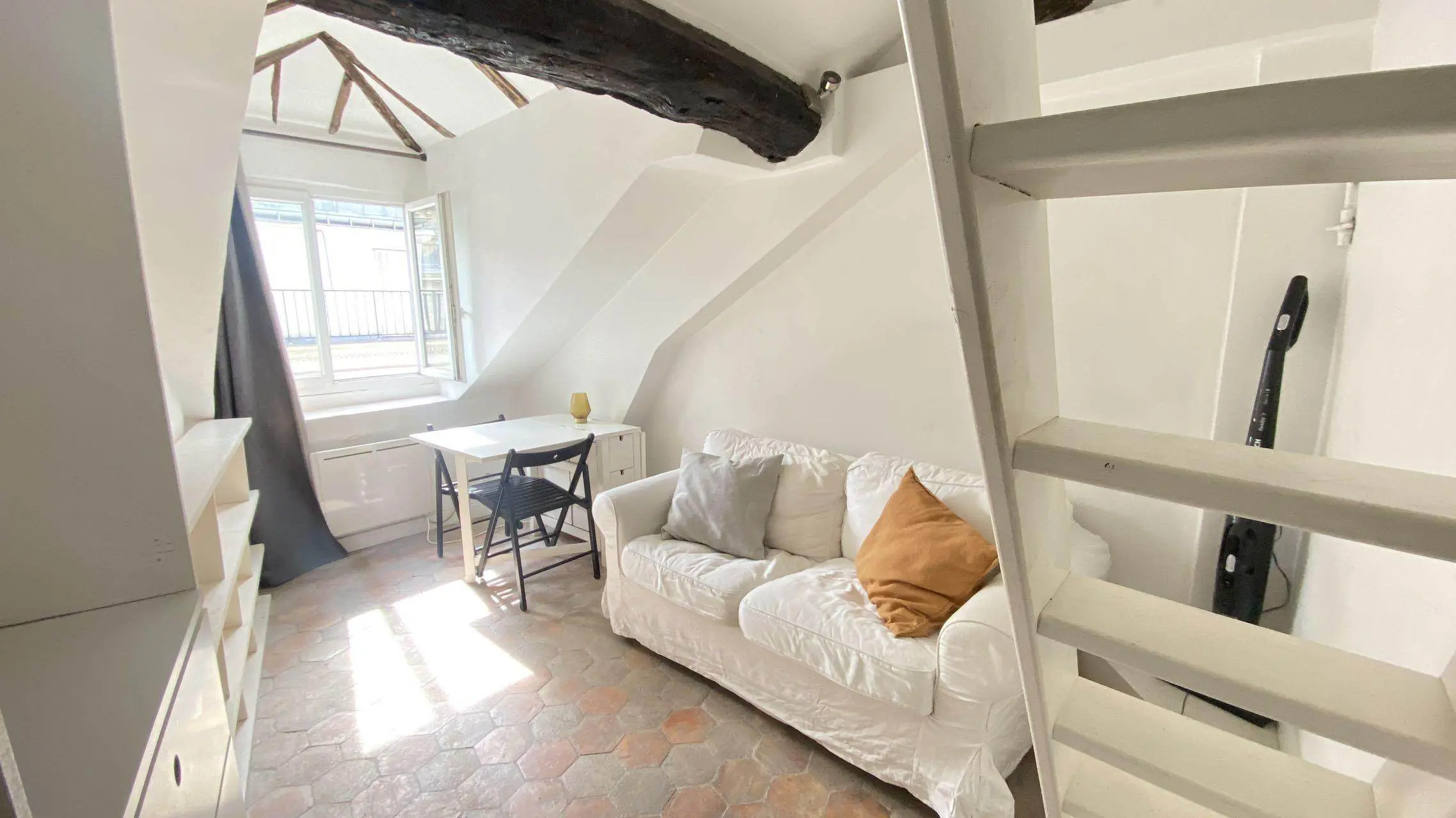 PARIS 10e·49m²·F3·Appartement·With furniture