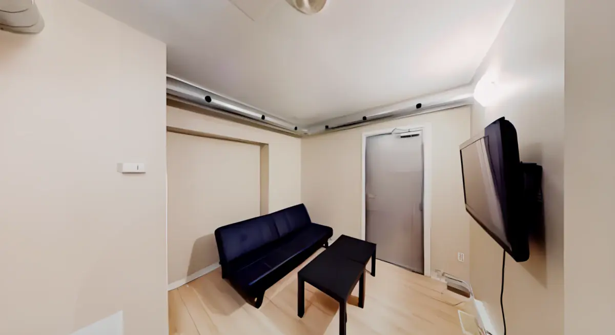 3 Rooms view 2