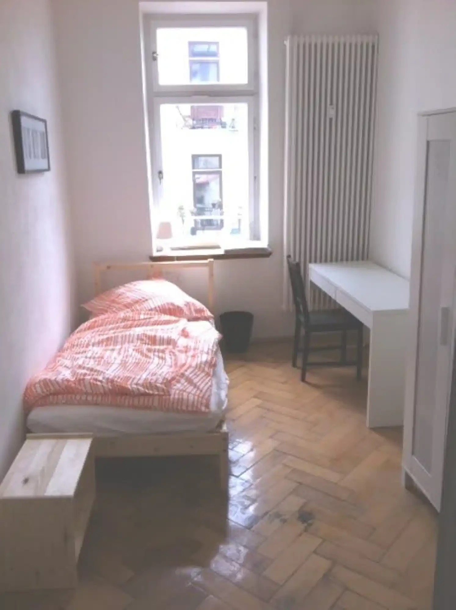 Room in 5 Bedroom 1 Bathroom (Regerplatz) - Bedroom