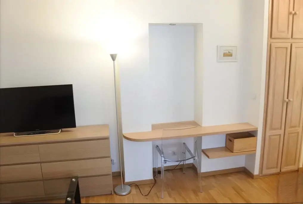 PARIS 7e·19m²·F1·Studio·With furniture