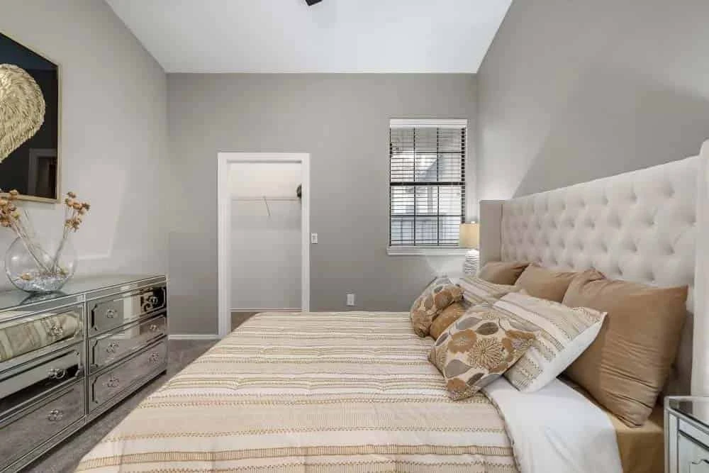 2 Rooms view 1